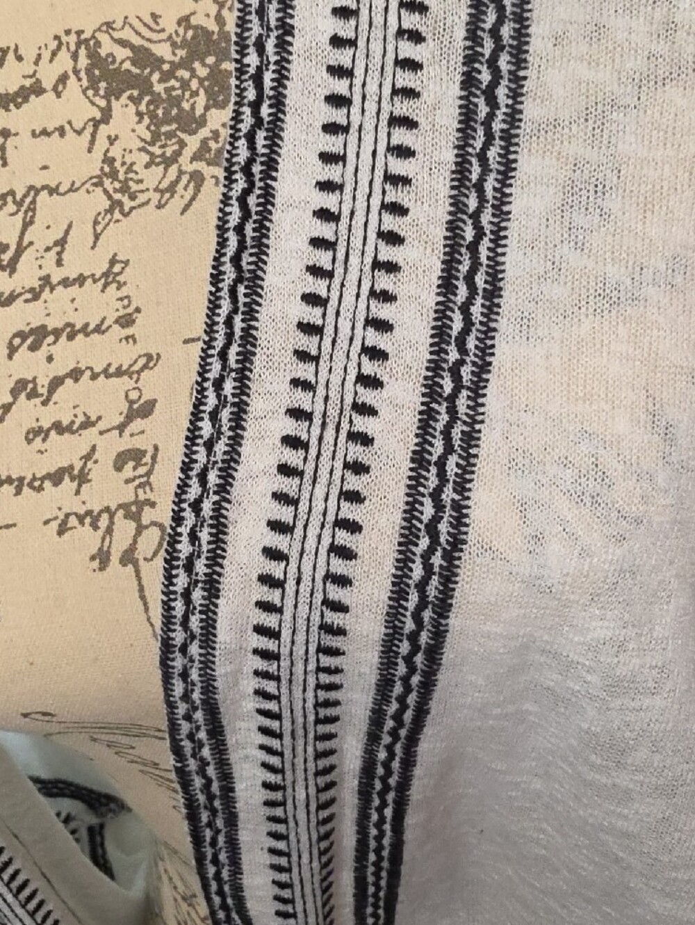 Forever 21 Plus White and Black Embroidered Open Kimono - Picture 5 of 8